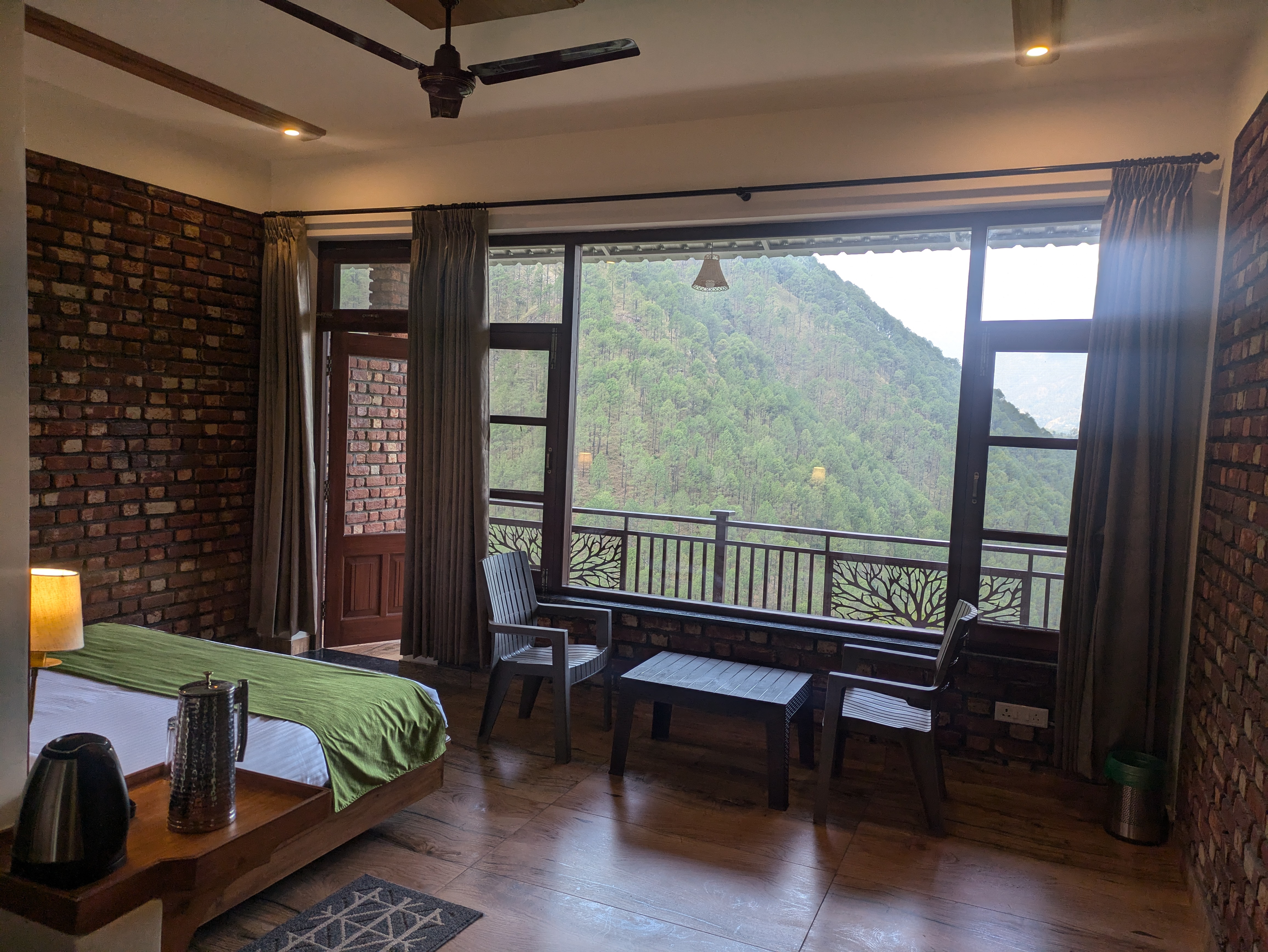 Room 6 - Pine Forest View