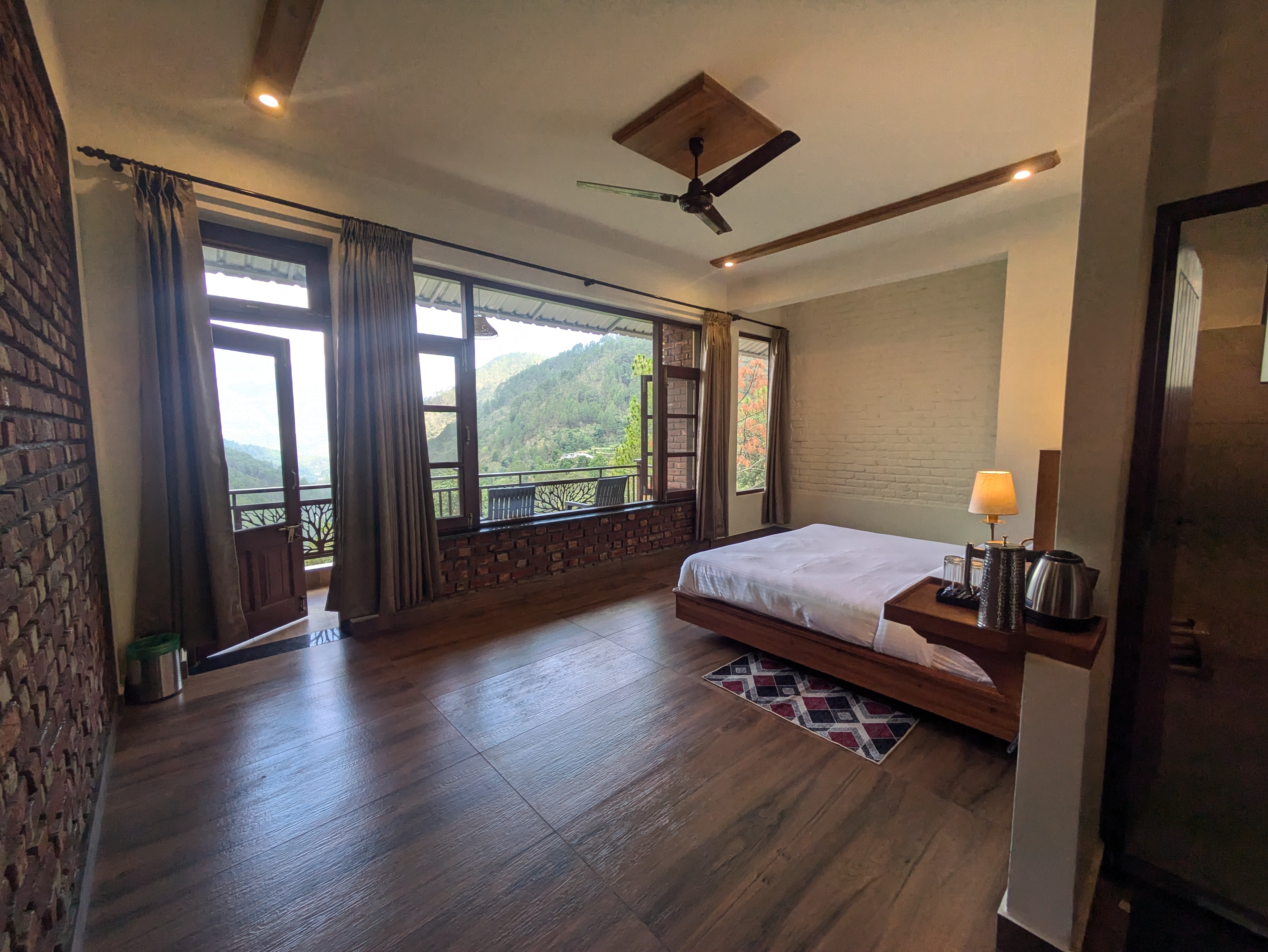 Room 7 - Tranquil Mountain View